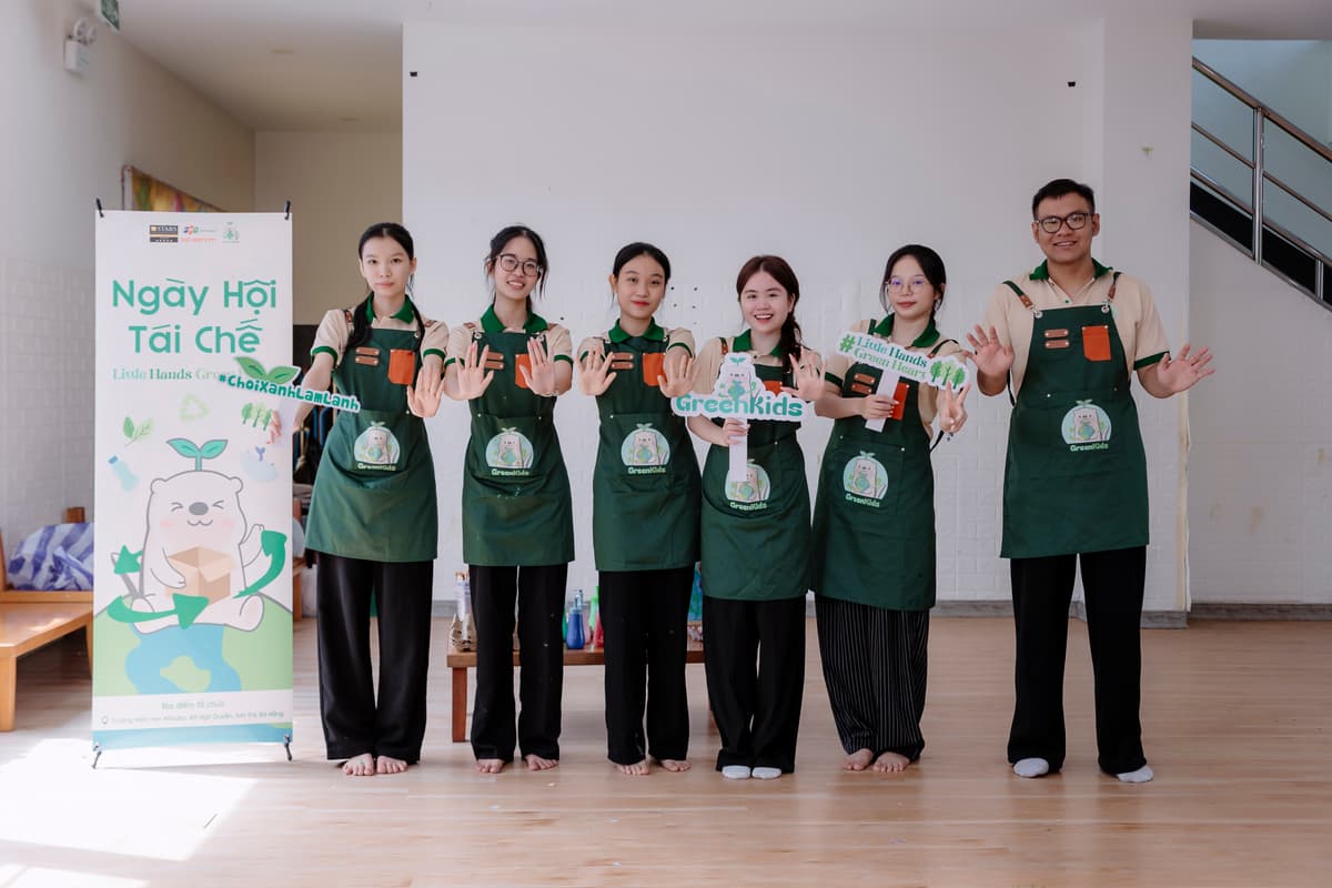 Bear holding the earth illustration